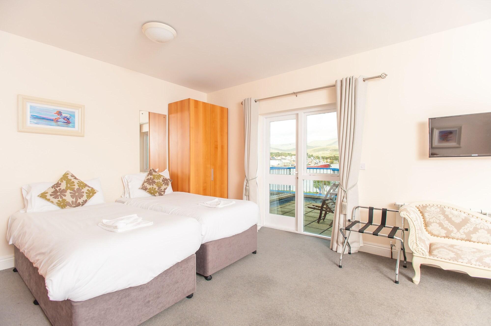 The Beara Coast Hotel Castletownbere Exterior photo