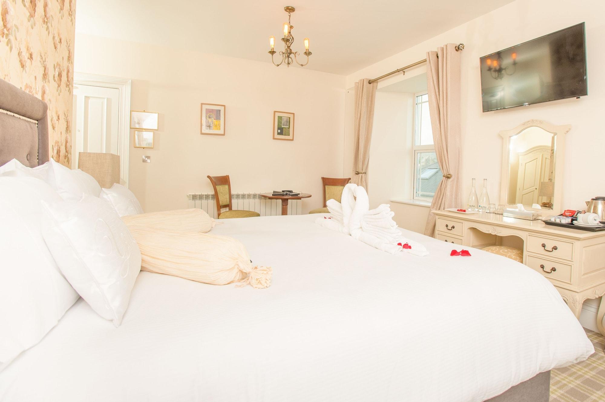 The Beara Coast Hotel Castletownbere Exterior photo