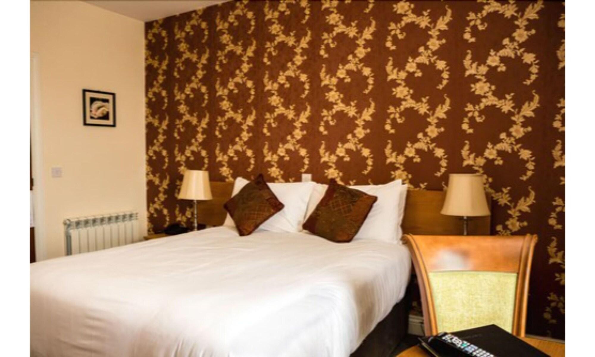 The Beara Coast Hotel Castletownbere Exterior photo