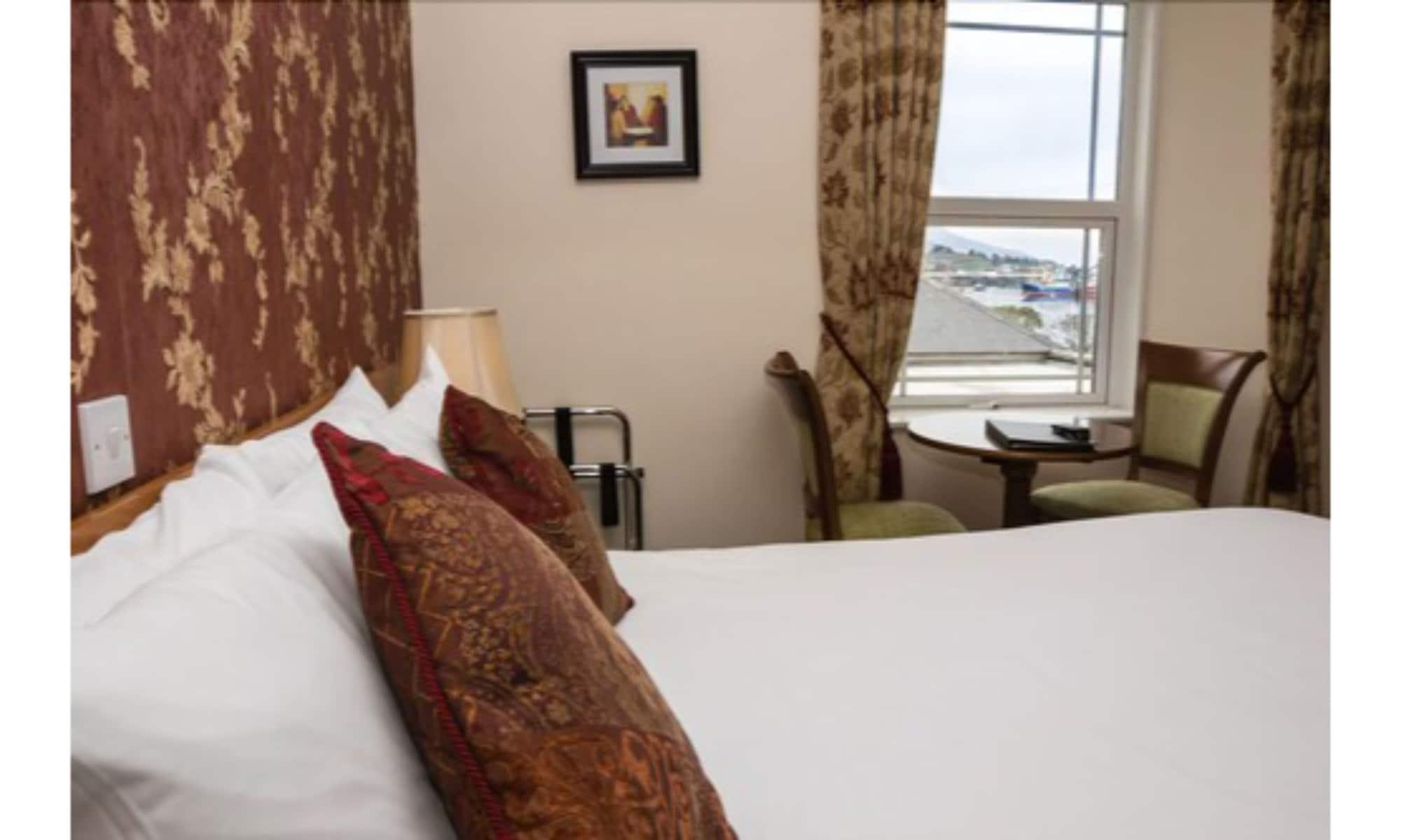 The Beara Coast Hotel Castletownbere Exterior photo