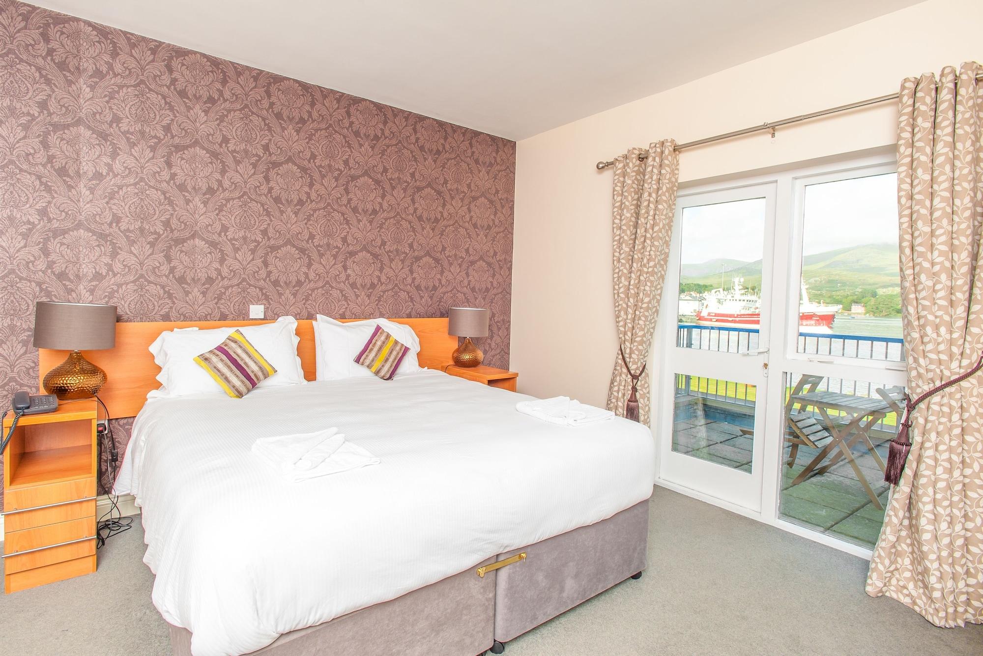 The Beara Coast Hotel Castletownbere Exterior photo