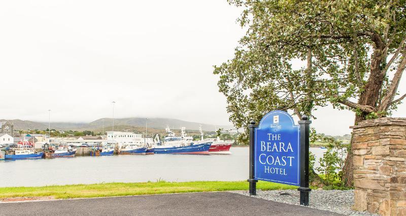 The Beara Coast Hotel Castletownbere Exterior photo