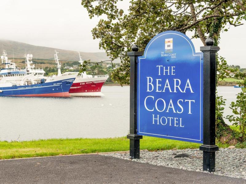 The Beara Coast Hotel Castletownbere Exterior photo